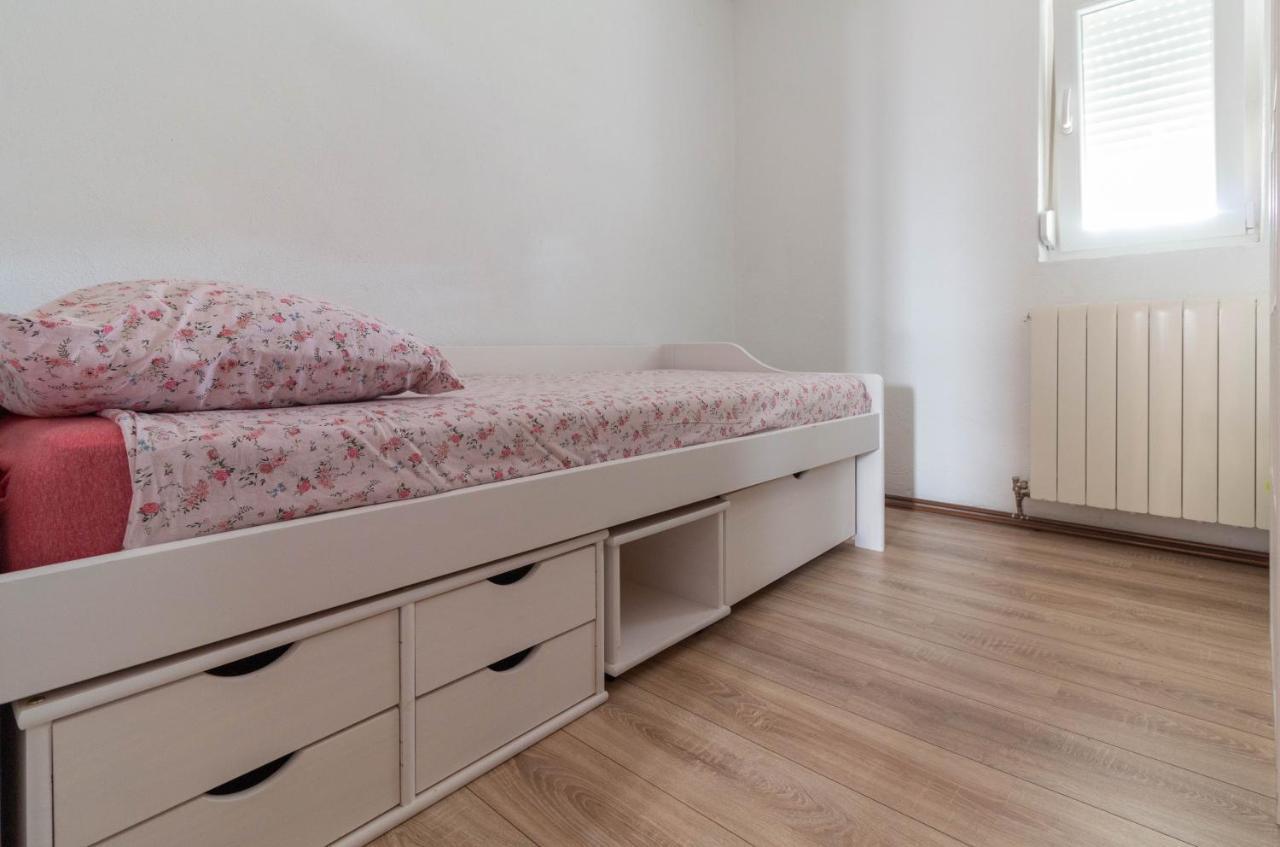 פריבלאקה Modern Apartment Sara-Near The Beach מראה חיצוני תמונה