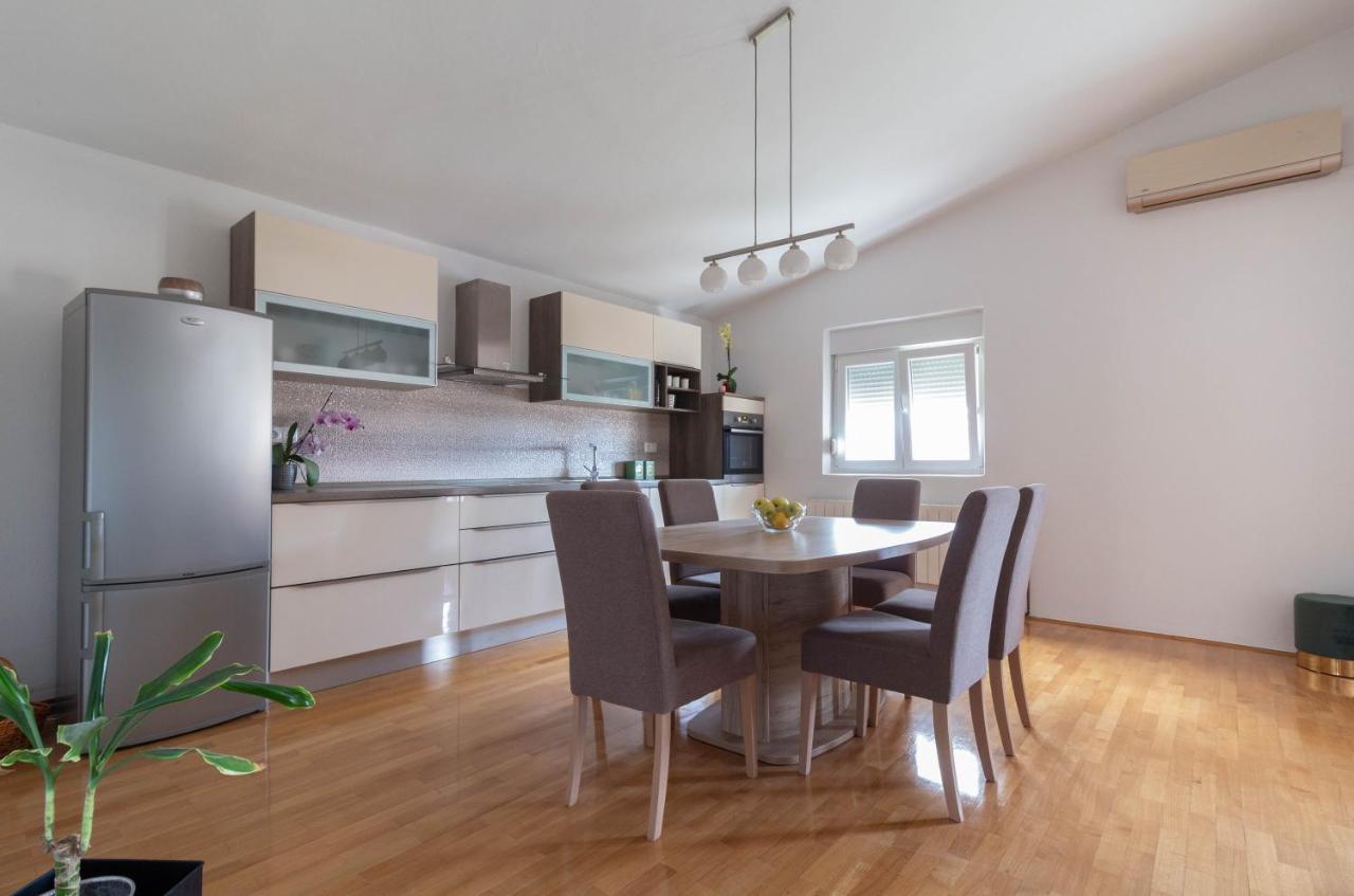פריבלאקה Modern Apartment Sara-Near The Beach מראה חיצוני תמונה