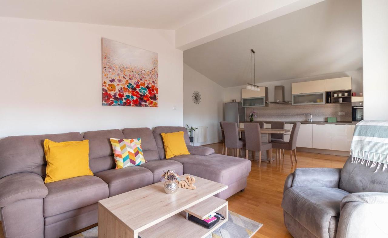 פריבלאקה Modern Apartment Sara-Near The Beach מראה חיצוני תמונה