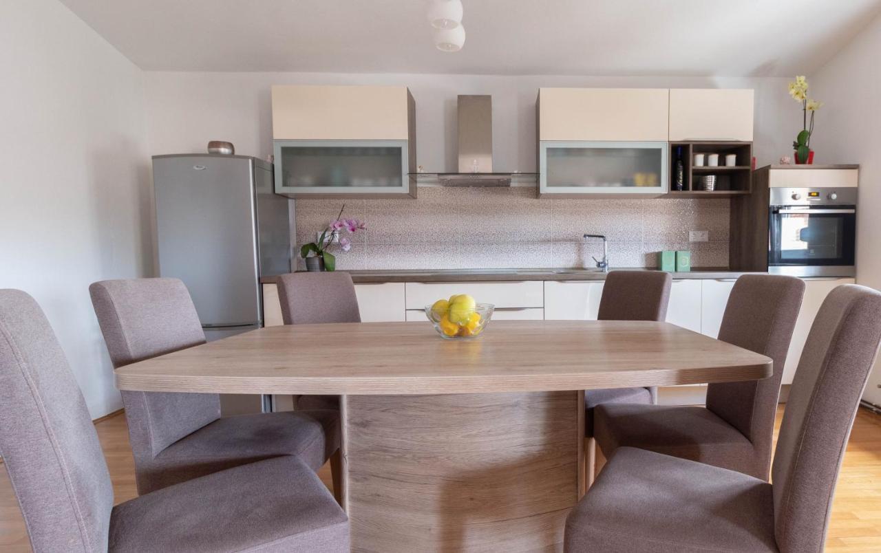 פריבלאקה Modern Apartment Sara-Near The Beach מראה חיצוני תמונה