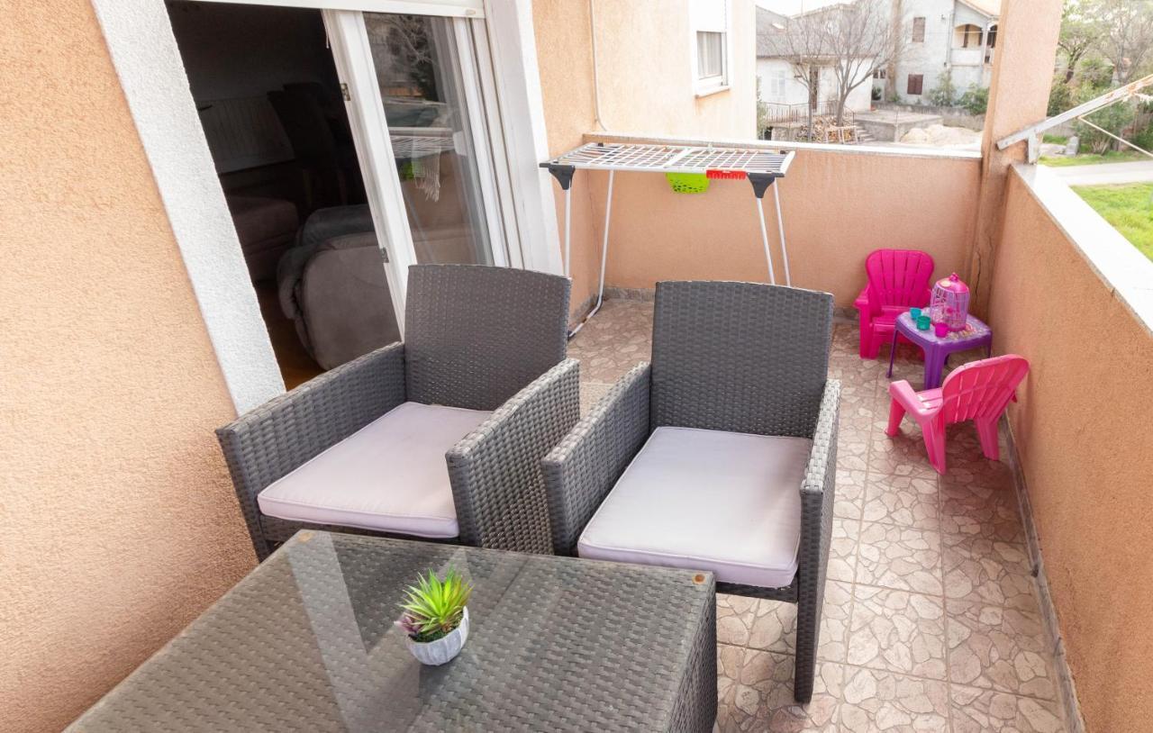 פריבלאקה Modern Apartment Sara-Near The Beach מראה חיצוני תמונה