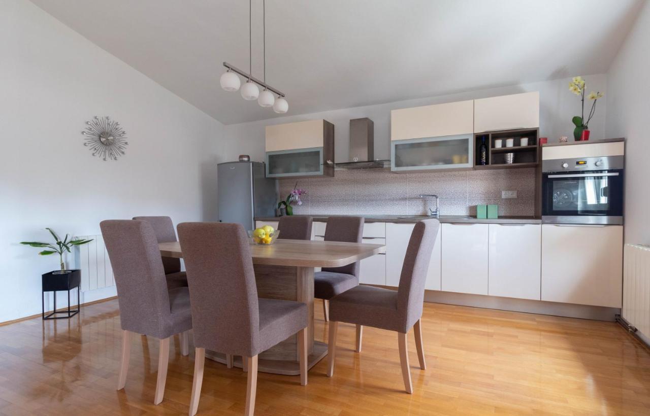 פריבלאקה Modern Apartment Sara-Near The Beach מראה חיצוני תמונה